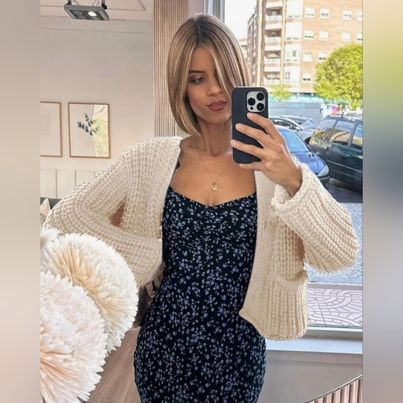 Cozy Cream Cropped Cardigan Knit Sweater - Picture 4 of 10